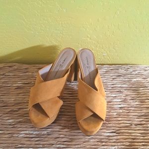 Chinese Laundry Platform Mule